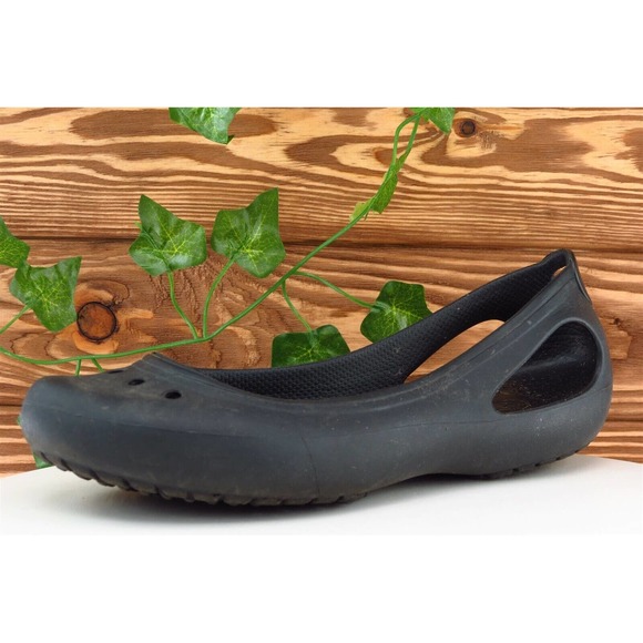 Crocs Size 8 M‎ Black Round Toe Flat Synthetic Women - Picture 1 of 7